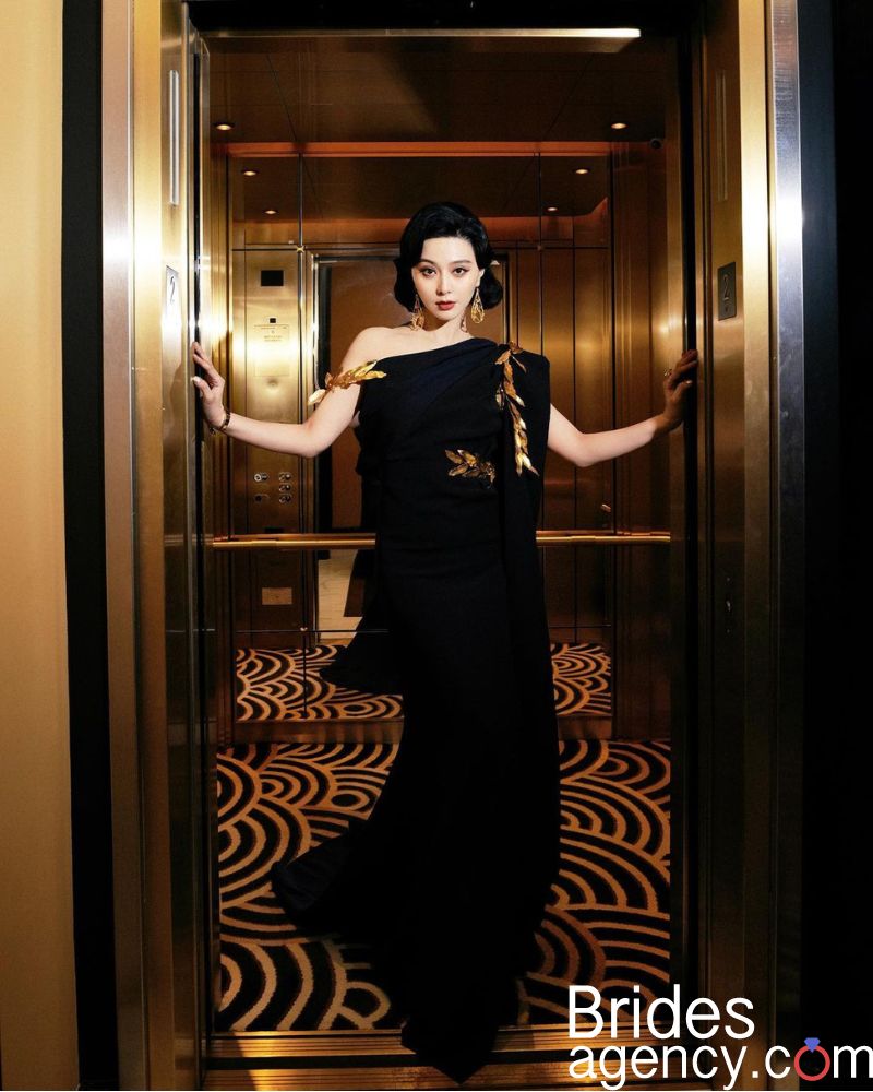 Fan Bingbing in the elevator