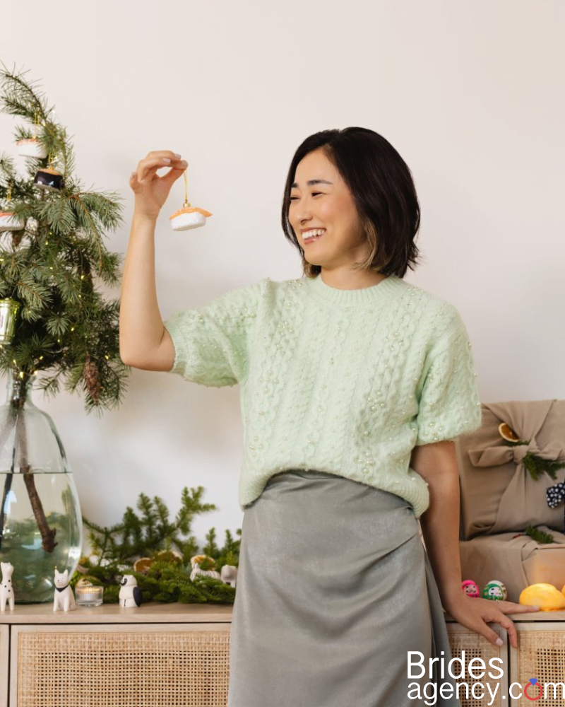 Marie Kondo near the Christmas tree