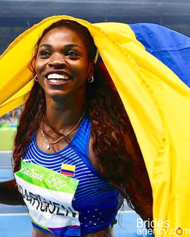 Caterine Ibargüen with flag