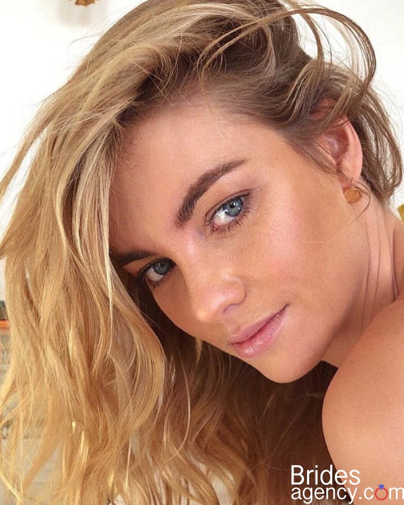 Elyse Taylor portrait