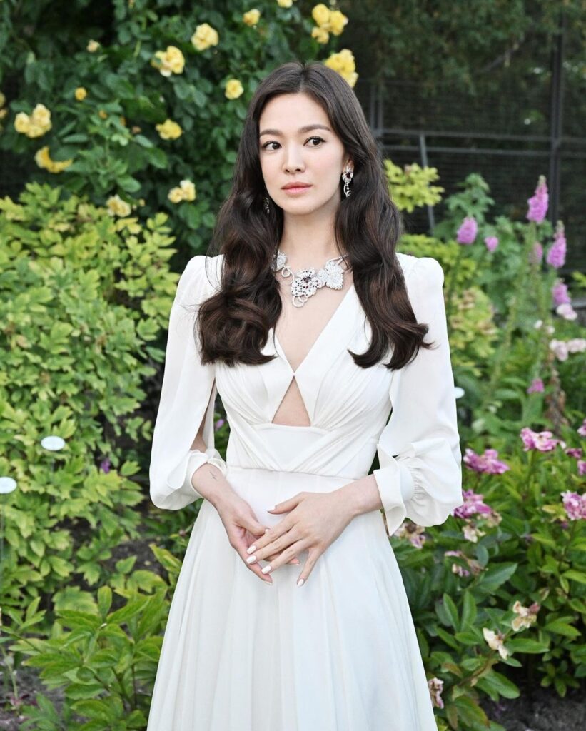 Song Hye Kyo in perfect white dress