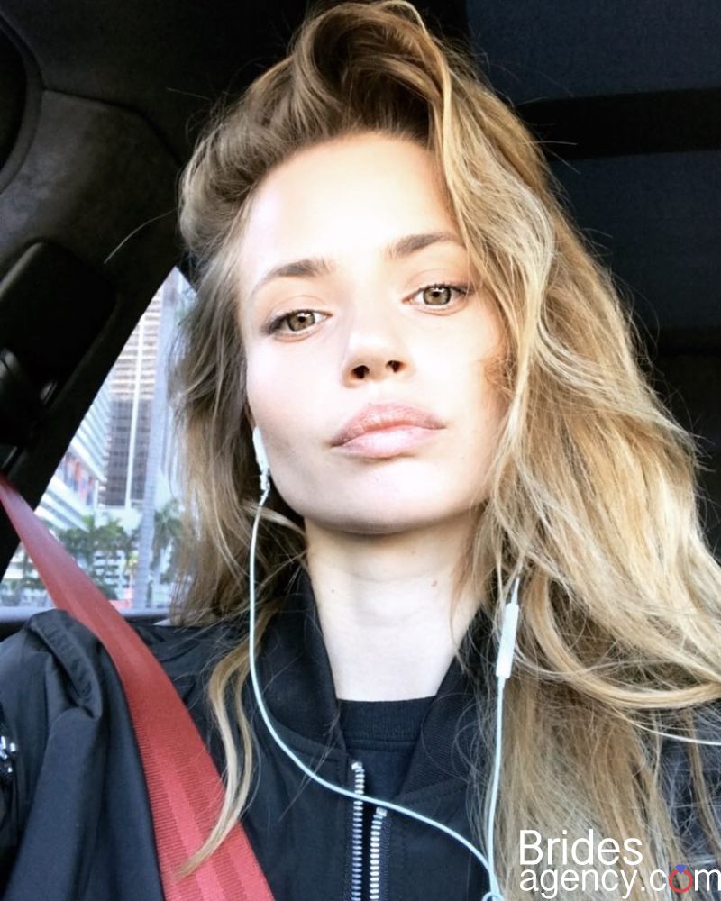 Heidi Johnsen selfie in a car