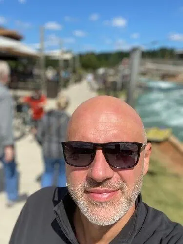 Tomislav Profile image 1