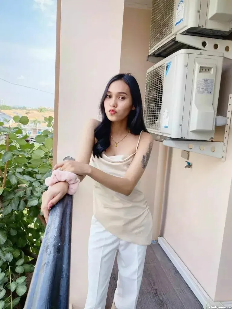 Oksana Profile image 5