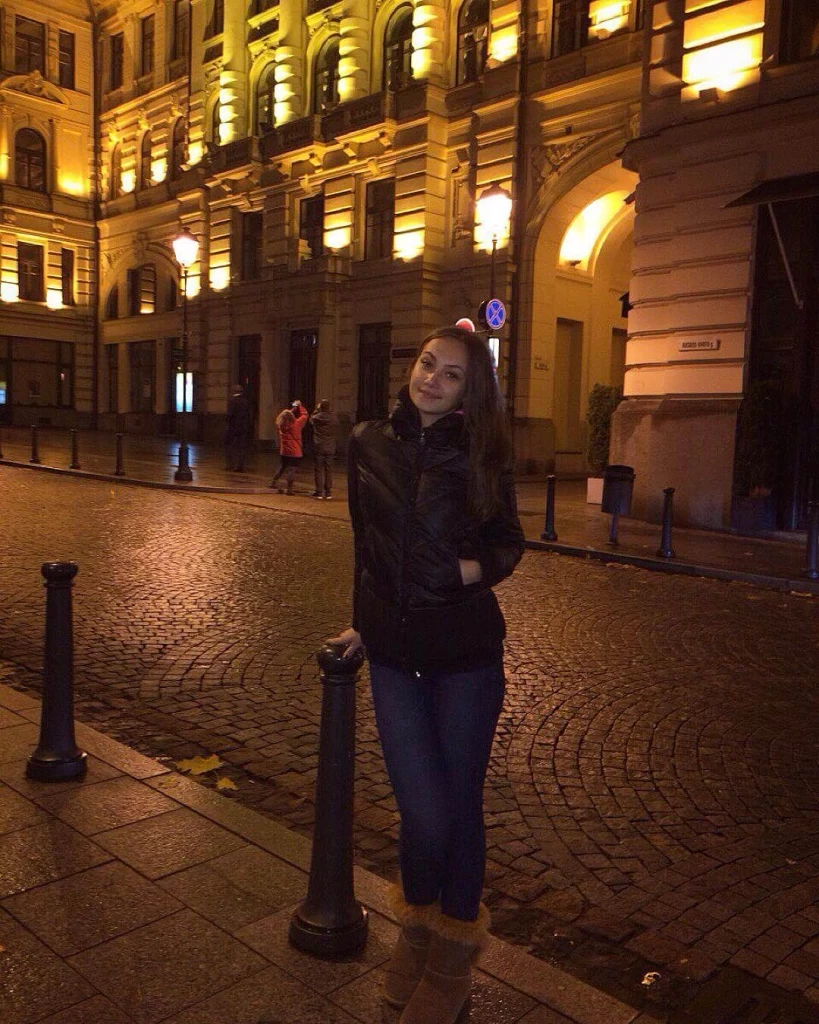 Anna Profile image 19
