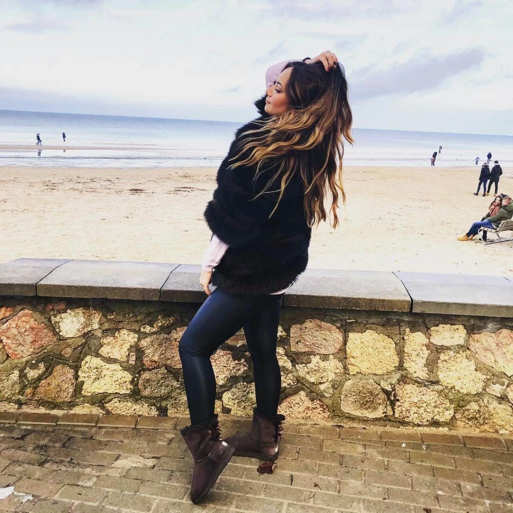 Anna Profile image 11
