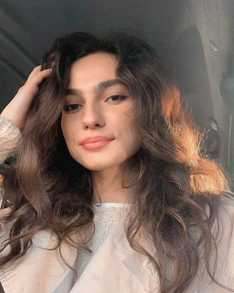 Yelyzaveta Profile image 5