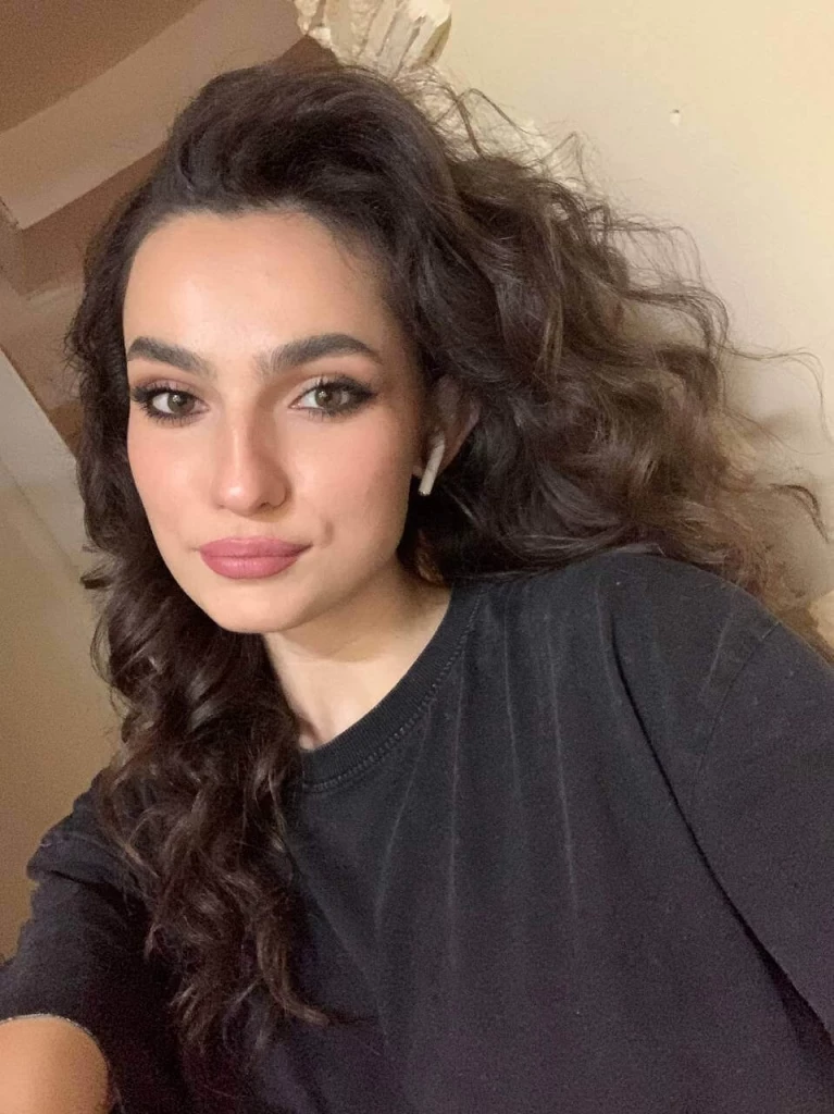 Yelyzaveta Profile image 1