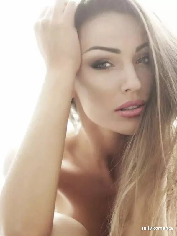 Karolina Profile image 1