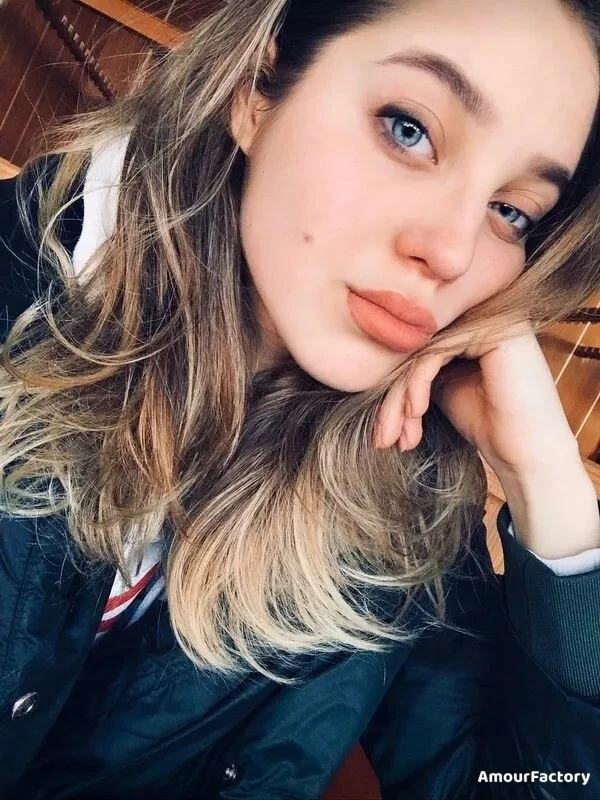 Viktoria Profile image 1