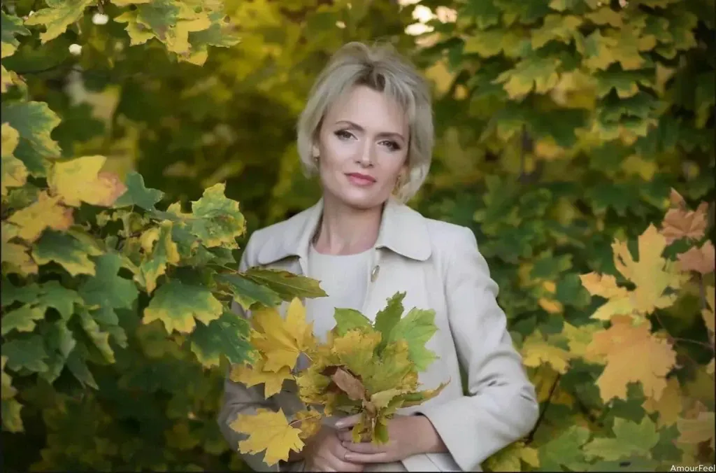 Elena Profile image 5