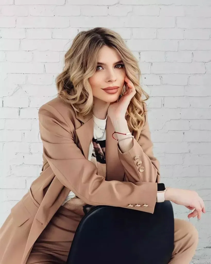 Elin Profile image 9