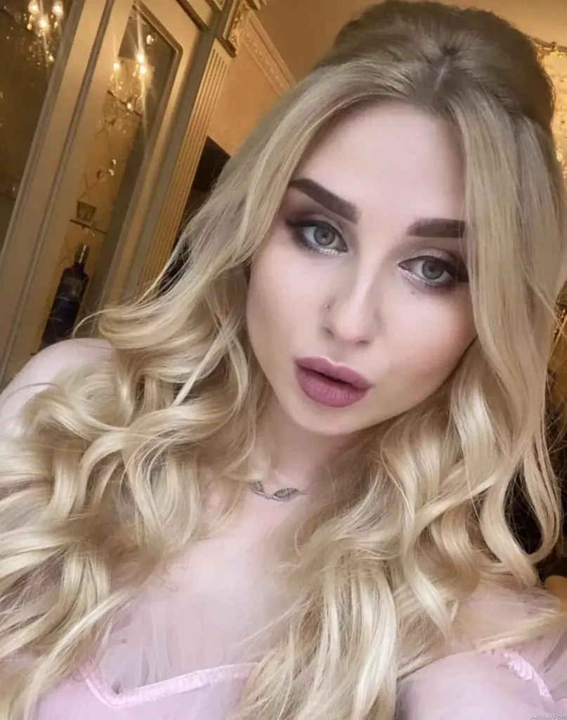 Ella Profile image 5