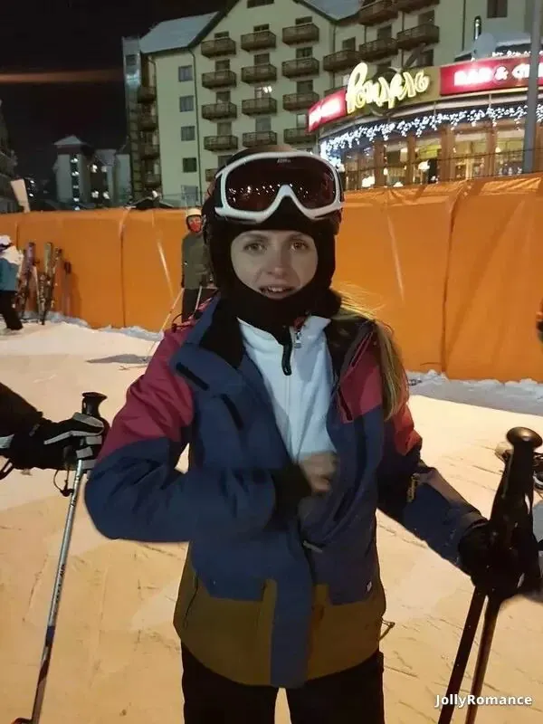 Elena Profile image 2