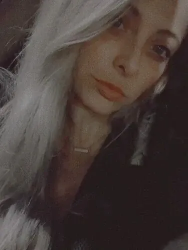 Pollyanna Profile image 3