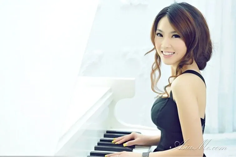 Yulia Profile image 2