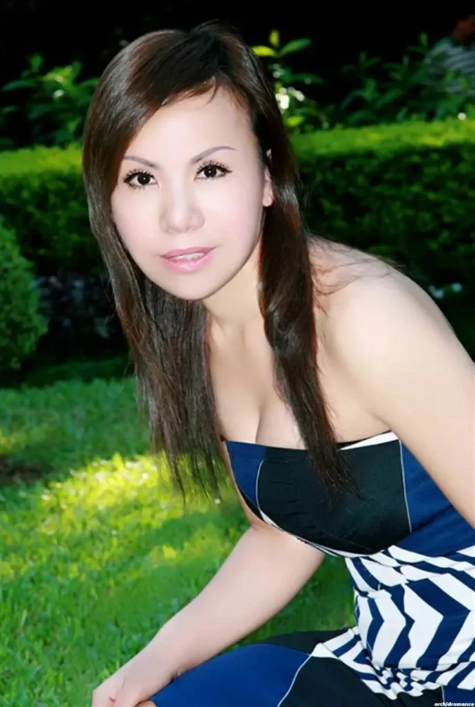 Elena Profile image 2