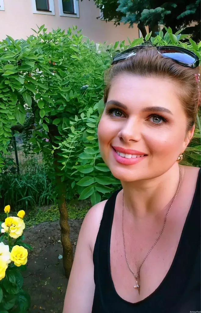 Elena Profile image 5