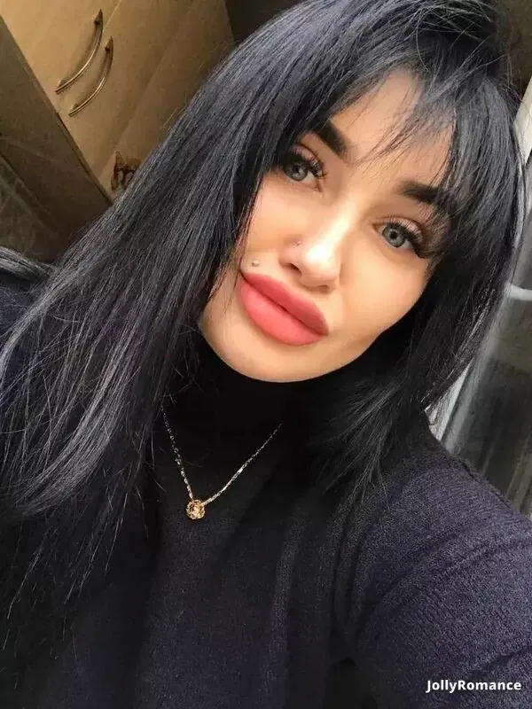 Kristina Samarynava Profile image 7