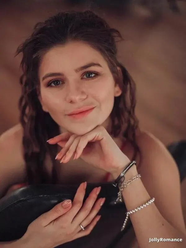 Yana Profile image 5