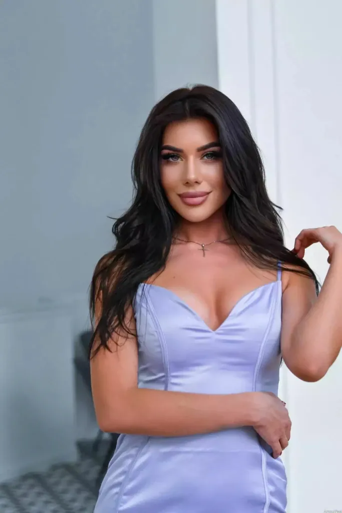 Ellie Profile image 8