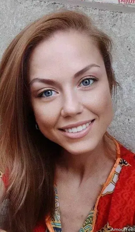 Elly Profile image 7