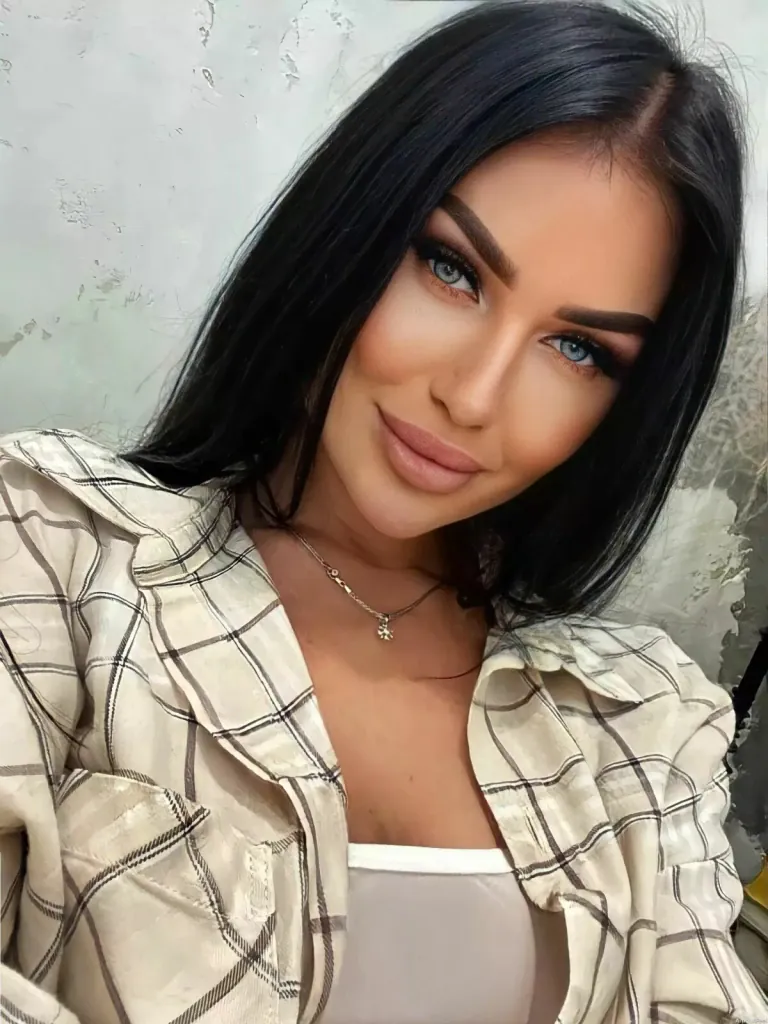Emma Profile image 10