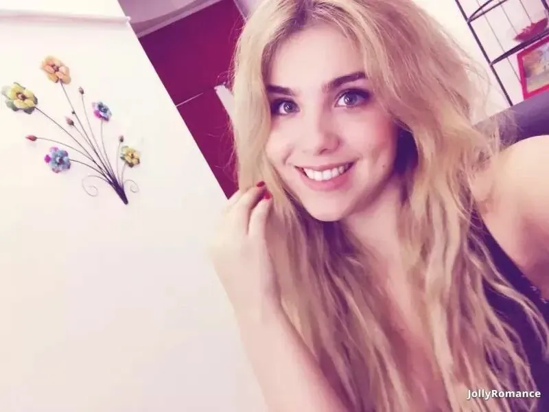 Elena Profile image 4
