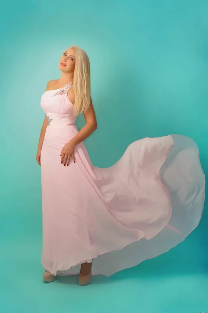 Elena Profile image 7
